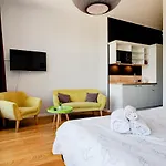 Stylish Studio In Perfect Location, 24H Reception